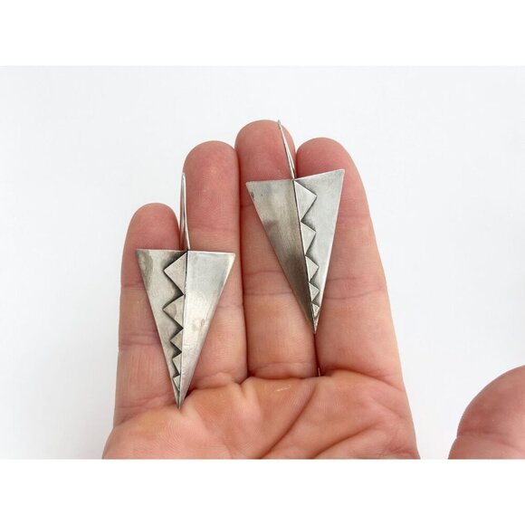 Modernist Geometric Triangular Vintage Southwest Made Sawtooth Dangle Earrings - Picture 6 of 10